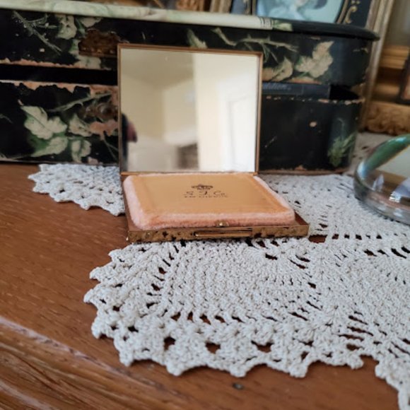 Vintage Ladies Powder Compact S.F. Co. Fifth Avenue - Picture 9 of 14
